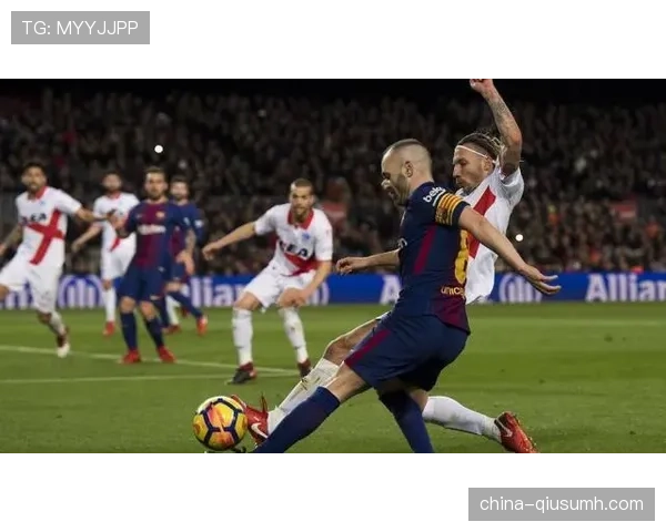 伊涅斯塔关键传球频撕防线，中场组织角色如何重塑？