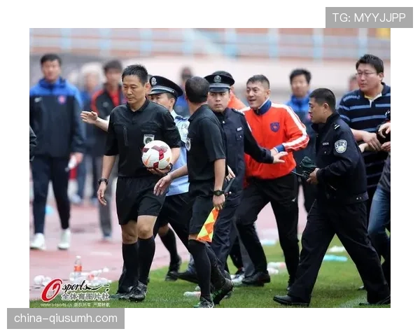 中止比赛规则详解：哪些情况必须暂停，裁判如何判罚？